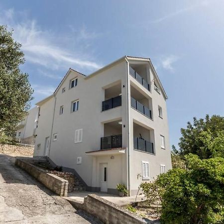 Apartment By Joe Trogir Exteriör bild