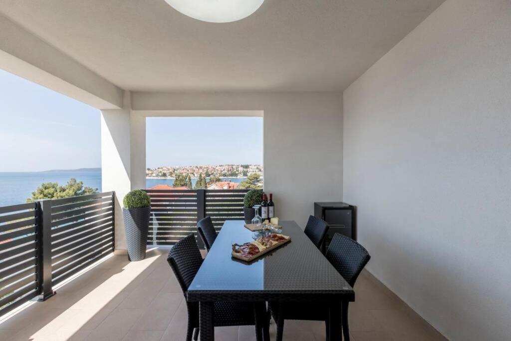 Apartment By Joe Trogir Exteriör bild