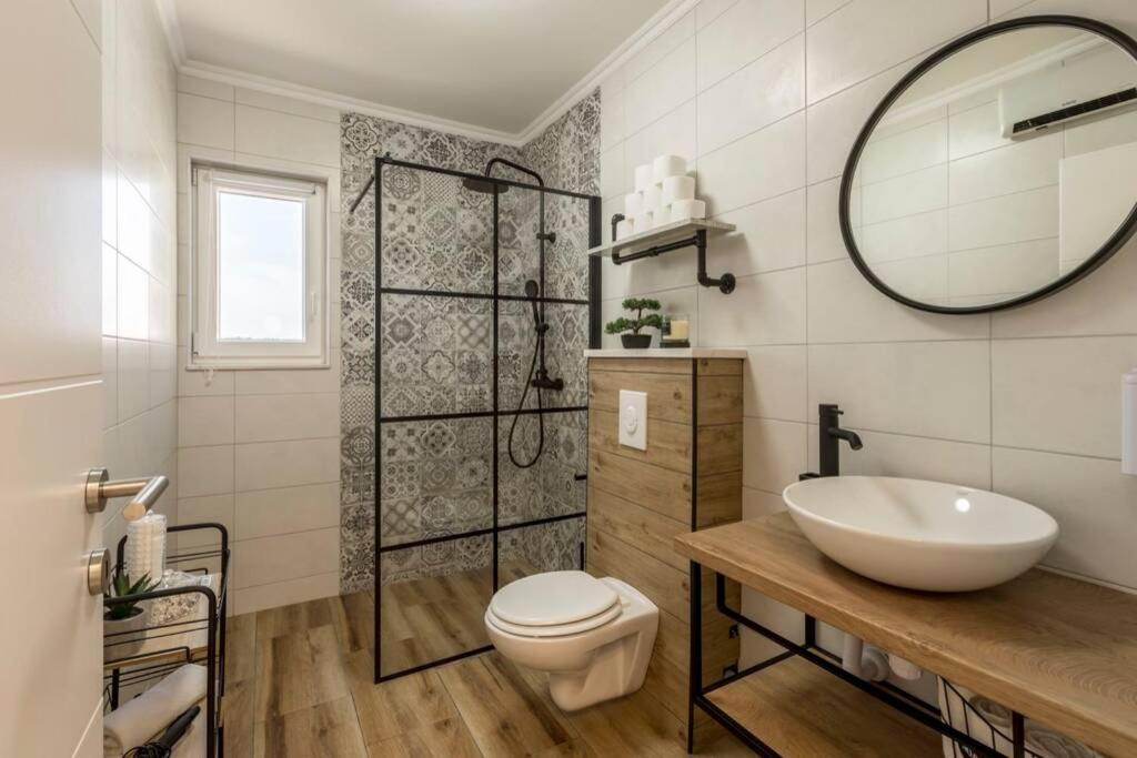 Apartment By Joe Trogir Exteriör bild