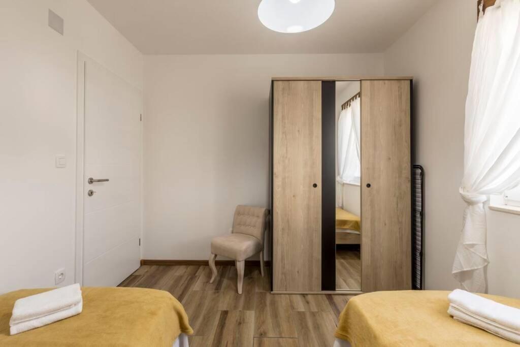 Apartment By Joe Trogir Exteriör bild