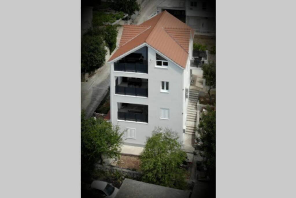 Apartment By Joe Trogir Exteriör bild