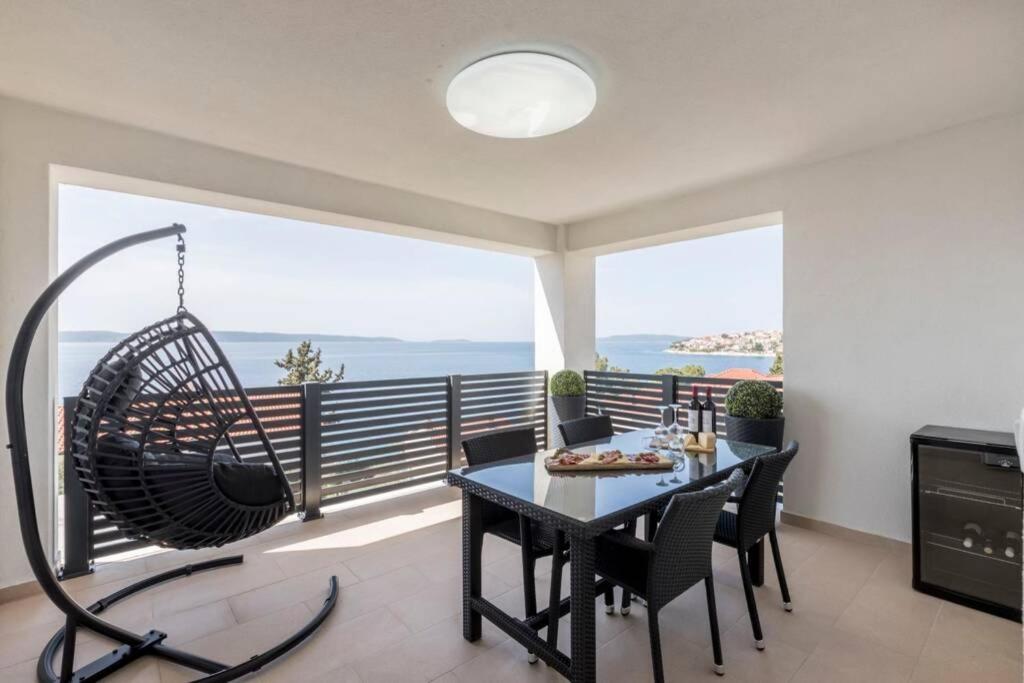 Apartment By Joe Trogir Exteriör bild